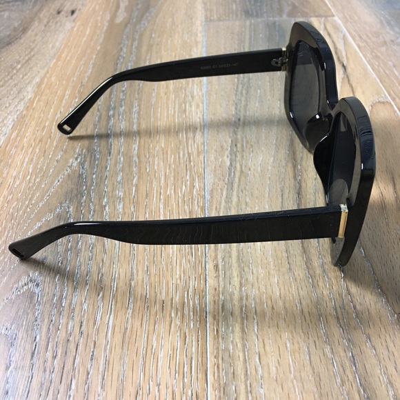 ⬇️ Oversized Black Square Frame Fashion Sunglasses - Picture 4 of 7